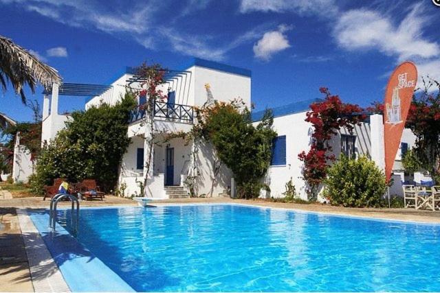 Amfitrion Hotel Vári Dış mekan fotoğraf