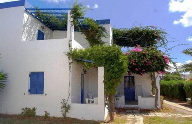 Amfitrion Hotel Vári Dış mekan fotoğraf