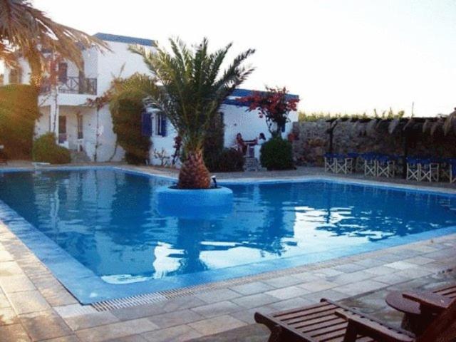Amfitrion Hotel Vári Dış mekan fotoğraf