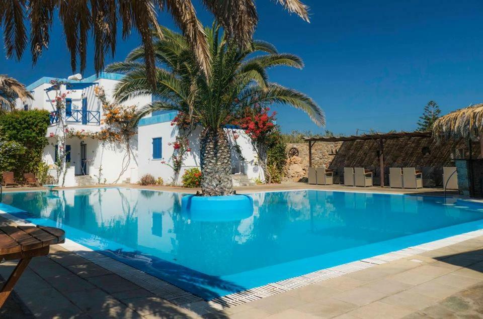 Amfitrion Hotel Vári Dış mekan fotoğraf