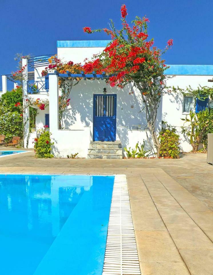 Amfitrion Hotel Vári Dış mekan fotoğraf