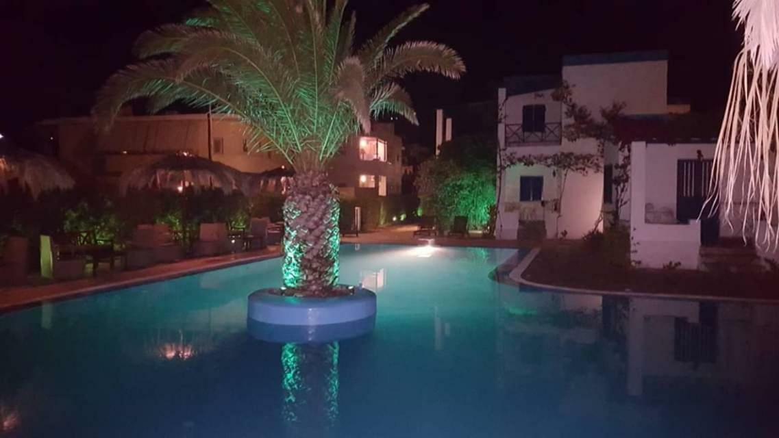 Amfitrion Hotel Vári Dış mekan fotoğraf